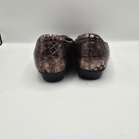 Clarks Everyday Active Air bronze snakeskin leather loafer womans size 8W - Picture 3 of 13
